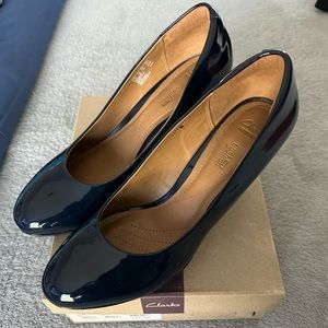 Clark’s Brier Navy Patent Leather Pumps